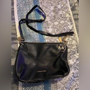 👜Black Leather Michael Kors Crossbody with Adjustable Leather/Chain Strap👜
